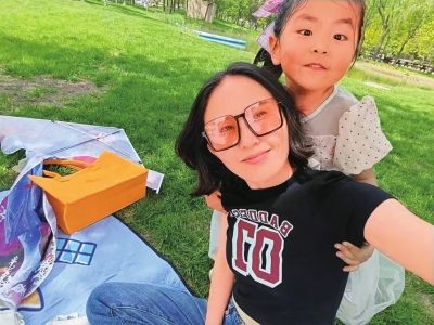 阿依努尔和女儿柯慕孜