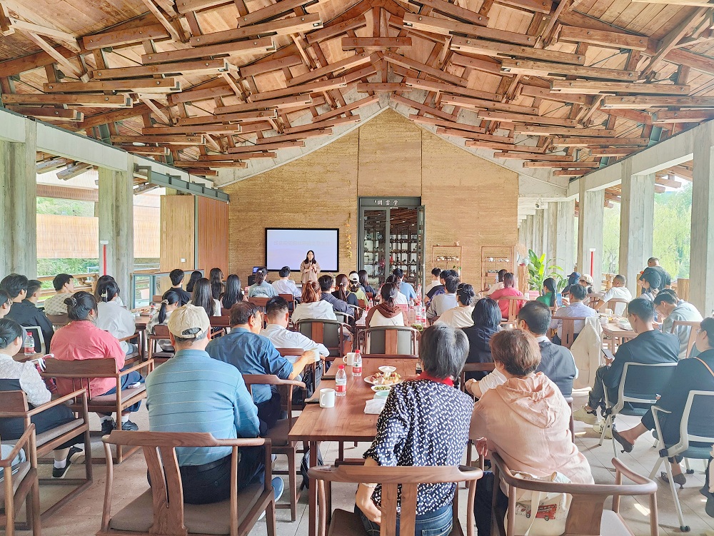 知名网络作家蒋离子赴临安作文学讲座