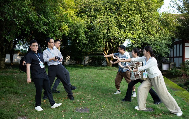 勇敢地写下青春的短章——诗刊社第42届“青春诗会”侧记