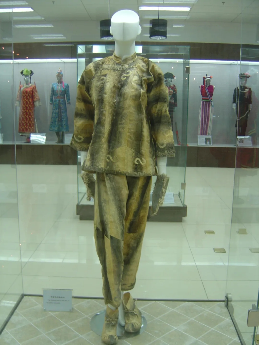 妇女博物馆馆藏赫哲族鱼皮衣   夏晓虹拍摄