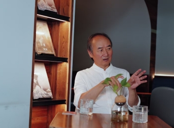 专访刘亮程：现实中有一棵树可以让他靠着