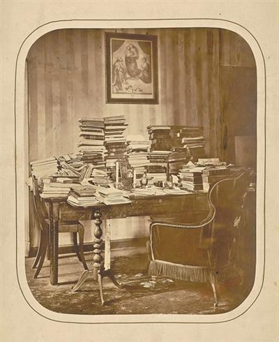 陀思妥耶夫斯基书房旧照,1881年摄于旧鲁萨。19世纪70年代,作家曾在此居住并创作小说《群魔》等作品。