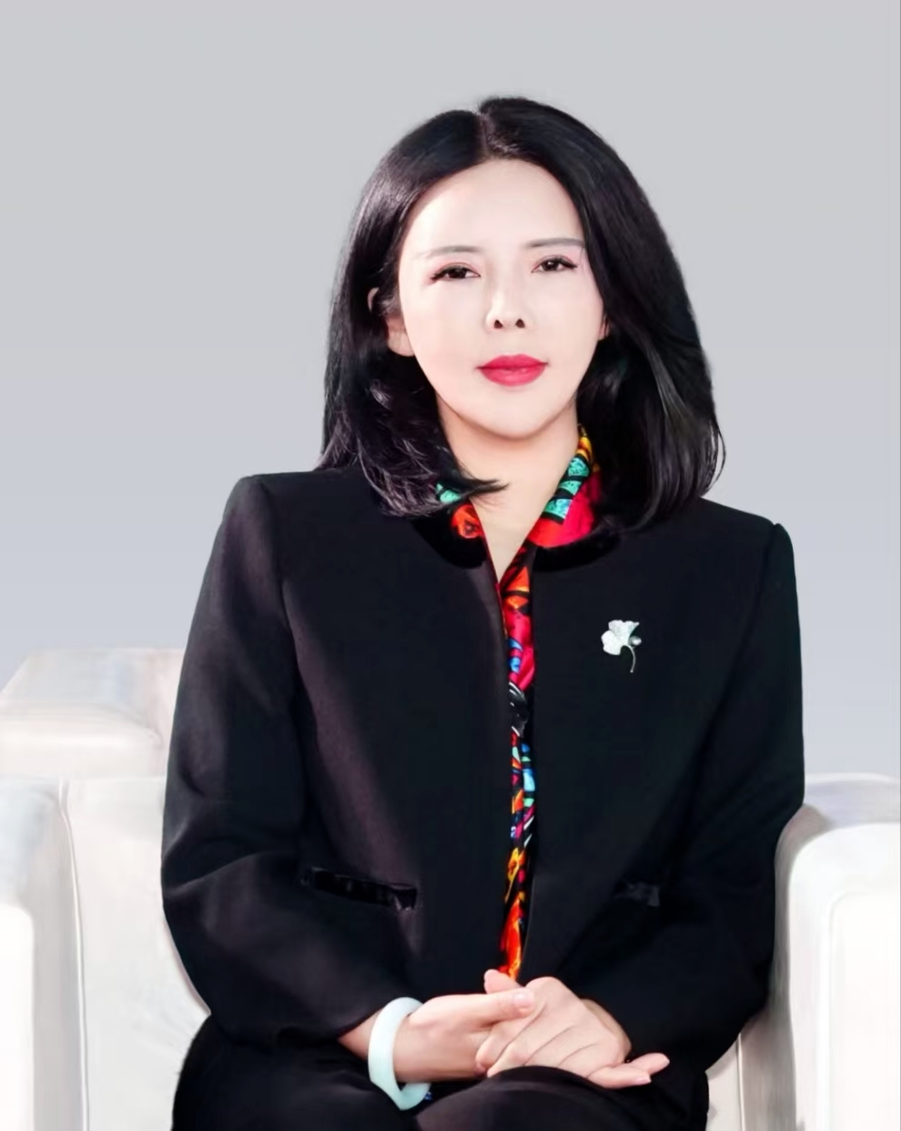 王洁，作家、编剧。中国作家协会会员，现任西安市作家协会副主席、中国散文学会副秘书长。代表作有散文集《六月初五》《风过留痕》；长篇小说《花落长安》《花开有声》《你好，朋友圈》《余生 很好》；报告文学《过秦岭》。 作品曾荣获第八届冰心散文奖、陕西省第十七届精神文明建设“五个一工程”奖等多项重要荣誉。