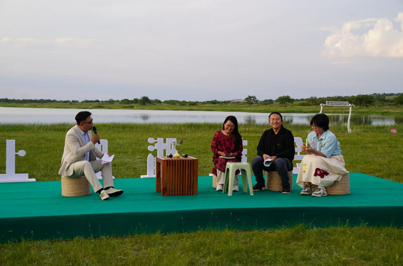第三组嘉宾曾烟、周华诚、晓角对谈现场