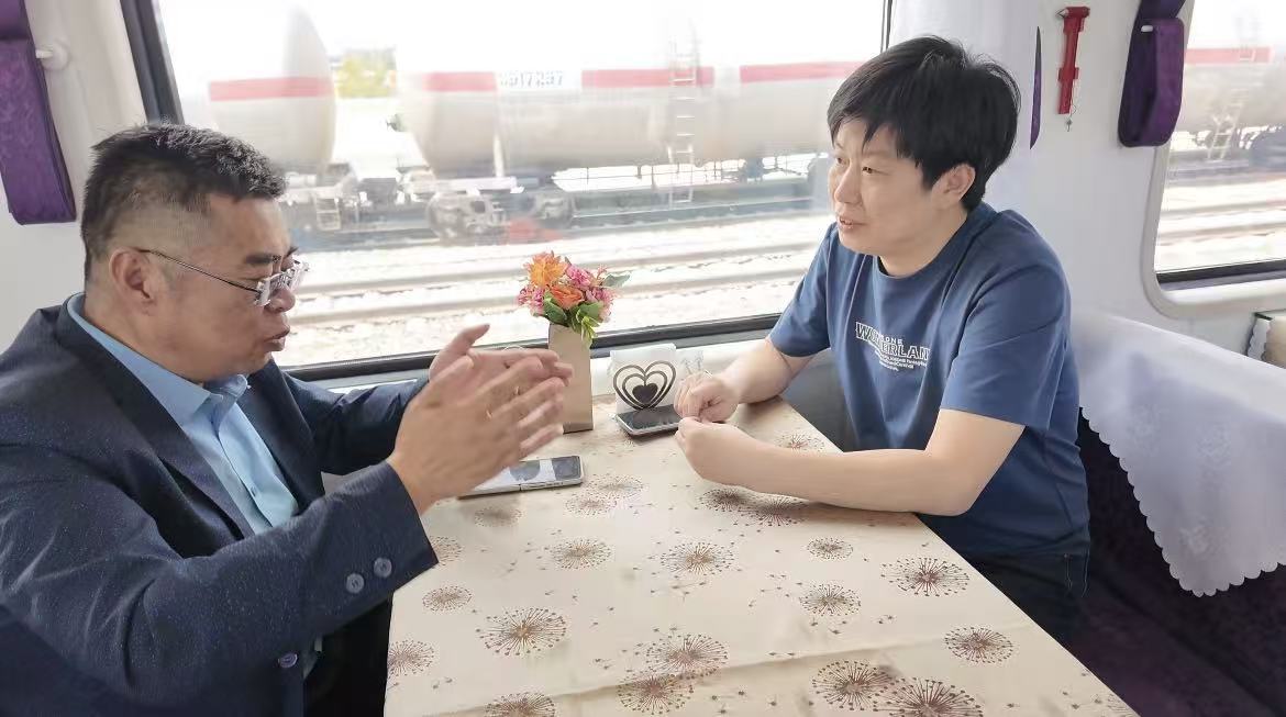 银月光华采访铁路专家