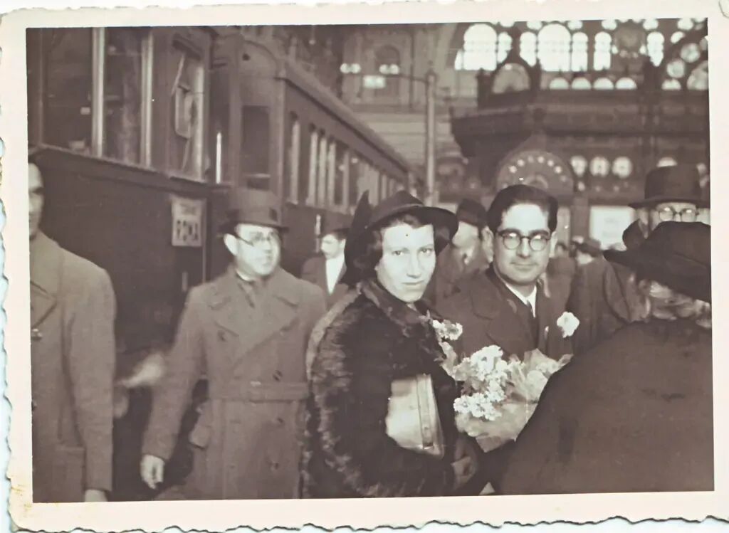 纳塔利娅·金兹伯格与莱奥内·金兹伯格1938年婚礼当天