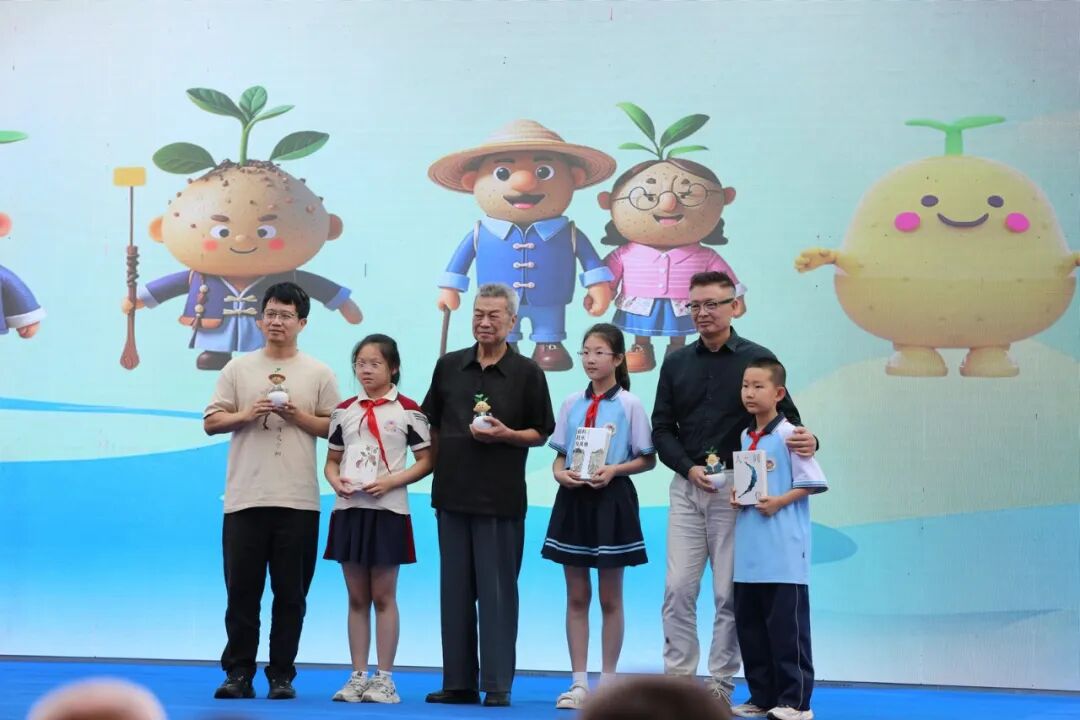 “著名作家抵达文学‘县’场——赵树理故乡