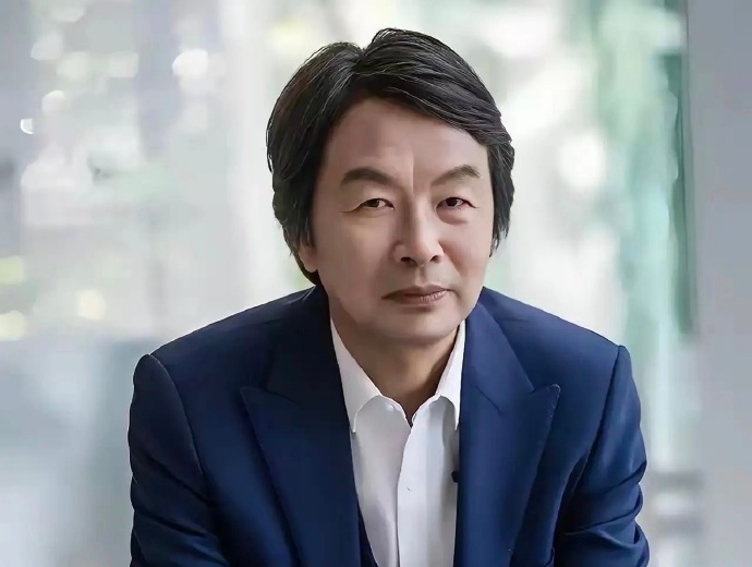 刘震云谈新作：笑不经玩，一玩就咸了