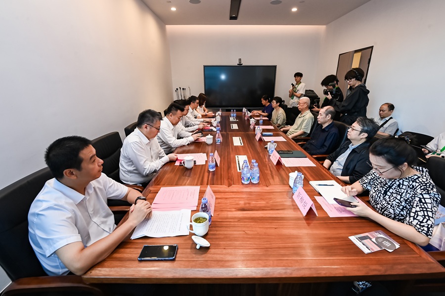 “中俄文学交流的挑战与思路”座谈会