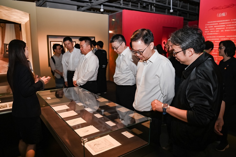 参观“陀思妥耶夫斯基的世界——停止阅读意味着停止思考”展览