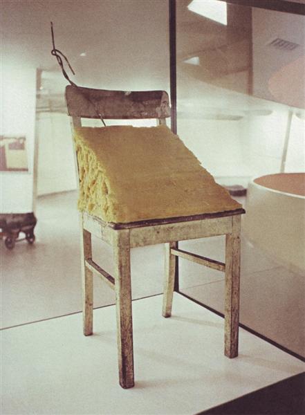 博伊斯，《油脂椅》，图片来自网络