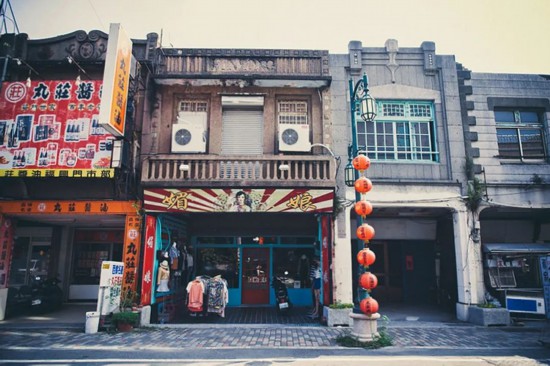 张信哲出生在中国台湾云林县的西螺古镇。